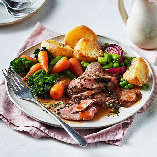 Roast lamb with carrots, broccoli, peas and roast potatoes – April shopping list-slimming world blog
