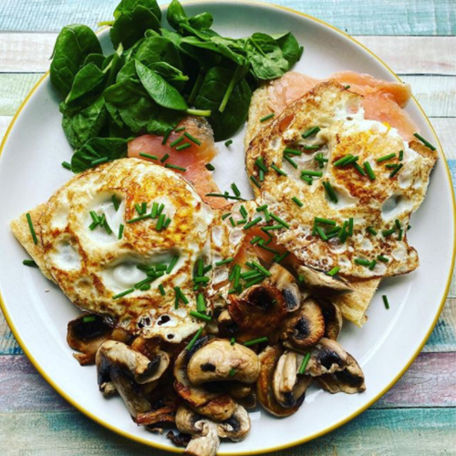 Slimming World breakfast, eggs, mushrooms, smoked salmon and spinach