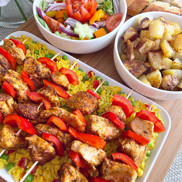 Spicy chicken kebabs with savoury rice