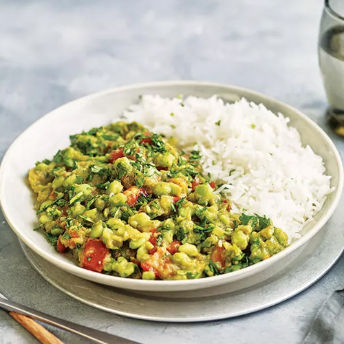 mushy pea curry with rice in white bowl-5 unusual recipes-slimming world blog