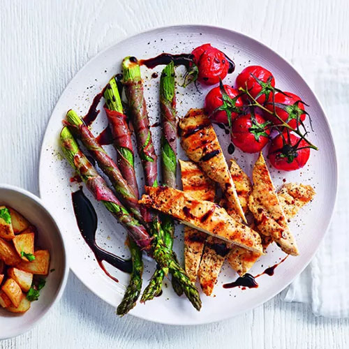 Slimming World ham-wrapped asparagus with flat-iron chicken and tomatoes