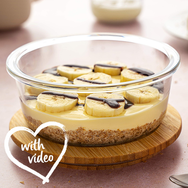 Slimming World weetabix cheesecake with banana and chocolate sauce