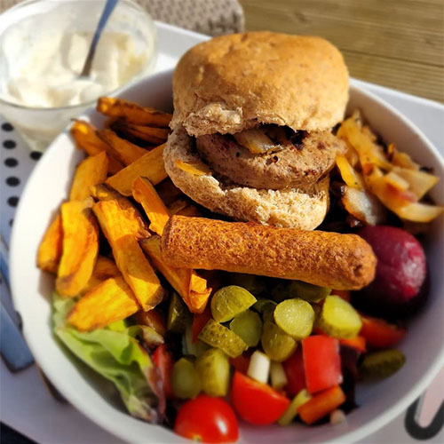 Slimming World member Roz shares her bbq food - sausage and burger and salad in a bowl