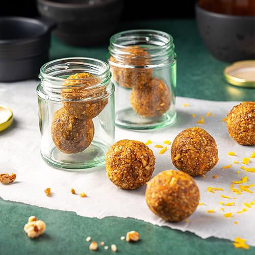 Carrot cake energy balls