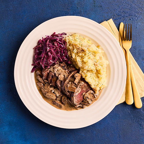 Slimming World Kitchen - week 73 - venison with red cabbage and mushroom sauce