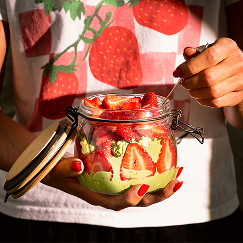 strawberry matcha overnight oats